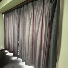 遮光カーテン2枚　縦196、横205 