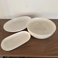 陶器の食器　白の画像