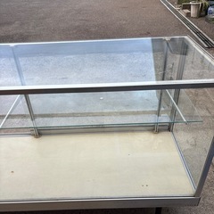 ガラス製ショーケース  横型  飾り棚の画像