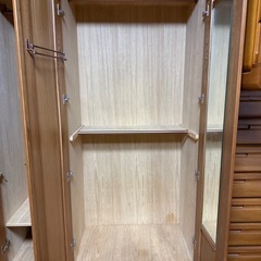 大型衣類収納家具の画像