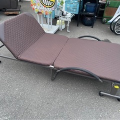 KOMERI　コメリ　折りたたみベッド　アテーナライフ　ブラウン　シングル　リクライニング　キャスター付き　コンパクト　中古　③の画像