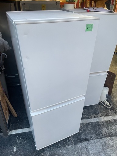 【中古】¥12800 ヘコミ有り 2ドア冷蔵庫　2023年製 【IJ107】