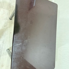 脚付きテーブルの画像