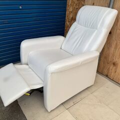 リクライニングソファの画像