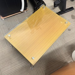 【超美品 ‼️】オシャレ♪ 75cm幅折りたたみ式センターテーブル ローテーブル リビング 天板ガラス製 木目調ナチュラルブラウン♪の画像