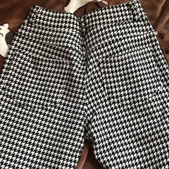 パンツ　Mサイズ　ストレッチ　ニット　裏毛　厚手　セシール　イマージュの画像