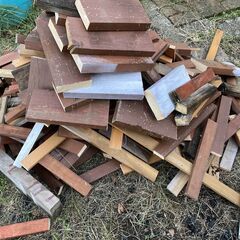 端材 塗装あり　薪　キャンプ用、暖炉焚き付け用の画像
