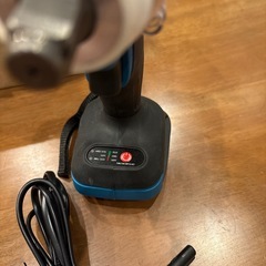 充電式インパクトレンチ&マキタ充電器セットの画像