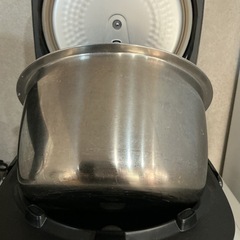 早い者勝ち🚗💨2~4合炊き🍚Panasonicパナソニック2021年製SR-FE109強い匂いあり💦黒ブラック炊飯器の画像