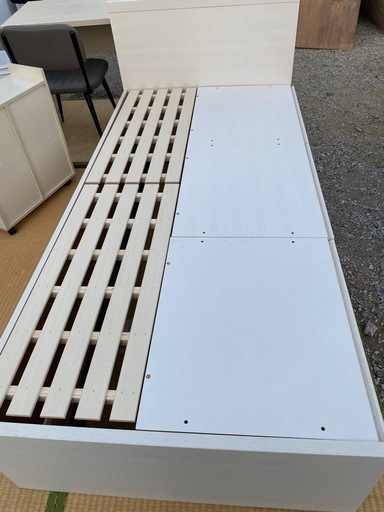 シングルベッドフレーム（白）