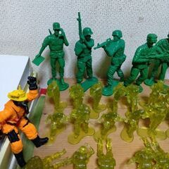最終値下げ、海外兵隊フィギュア大中小80体セットの画像