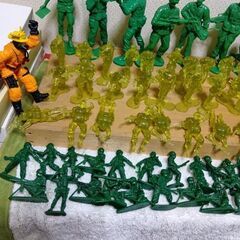 最終値下げ、海外兵隊フィギュア大中小80体セットの画像