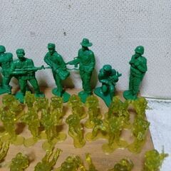 最終値下げ、海外兵隊フィギュア大中小80体セットの画像