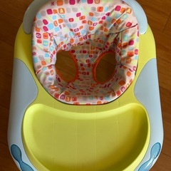 移動可能な歩行器 クッション付きの画像