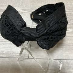 黒レース調カチューシャとレースのブレスレットの画像