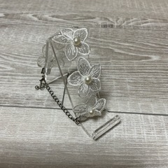 黒レース調カチューシャとレースのブレスレットの画像