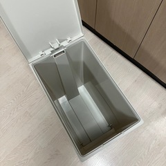 【取引中】ペダル式ダストボックス　ゴミ箱の画像