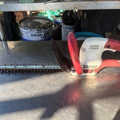 マキタ 生垣バリカン　350mm makita MUH353 100v バリカン　園芸　剪定　本体のみの画像