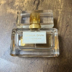 givenchy 香水の画像