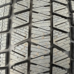 新品未使用
ランクル250スタッドレスBLIZZAKDM-V3 265/65R18の画像