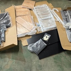 ジャンク品　3点　ゲーミングチェア　と　スチールラック　セット テーブル　の画像
