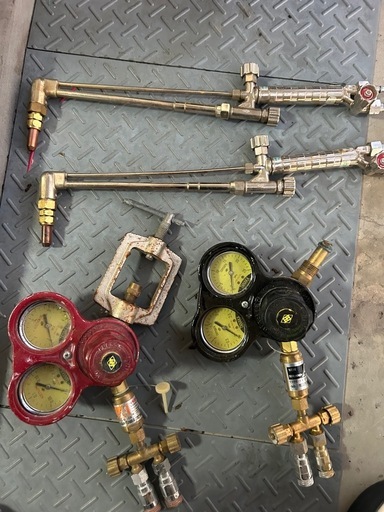 金属製 ガス切断機 伸縮アーム付き二つの圧力計付き