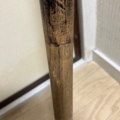 年季の入った木製バットの画像