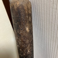 年季の入った木製バットの画像