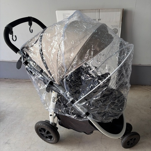 乳児用クッション、レインカバー付き　Joie litetrax air　  三輪ベビーカー