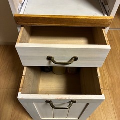 キッチン収納棚の画像