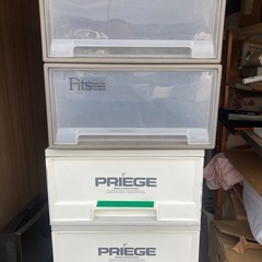 プラスチック衣装ケースの画像