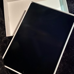 iPad 第9世代64GB  
充電器付き［初期化済み］の画像