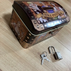 ワンピース　カギ付き　貯金箱の画像
