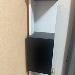 モノトーンのたな棚の画像