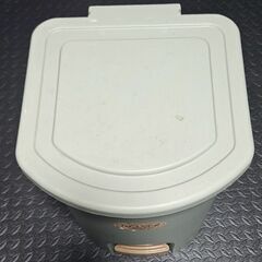 差し上げます💡　足でペダル踏んで蓋が開閉するごみ箱の画像