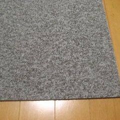 日本製タイルカーペット厚み6.5㎜・１枚１４０円・在庫２２枚＜５１７８＞訳あり品の画像