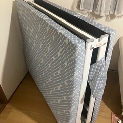 美品セミダブルベッドの画像