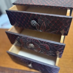 鎌倉彫 3段化粧箱の画像