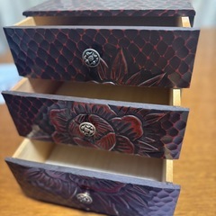 鎌倉彫 3段化粧箱の画像
