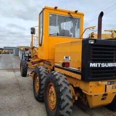三菱　ＭＩＴＳＵＢＩＳＨＩ　ＭＧ230　2ＧＡ　平成4年式　1992年　6Ｄ31　グレーダ　埼玉　グレーダーの画像