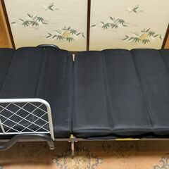 折りたたみベッドの画像