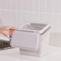 【IKEA SKOLÄST 蓋つきゴミ箱 】キッチン扉に！据え置きも便利ですの画像