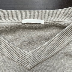GU カシミヤタッチ Vネックセーター Sサイズの画像