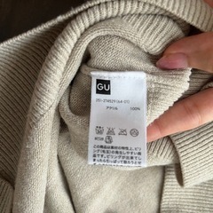 GU カシミヤタッチ Vネックセーター Sサイズの画像