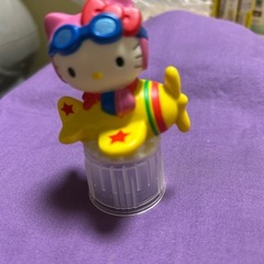 「お話中」キティちゃんのペット ボトルキャップカバーの画像