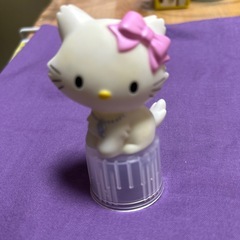 「お話中」チャーミーキティのペットボトルキャップの画像