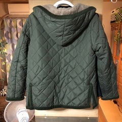 キルティングジャケットパーカー付きの画像