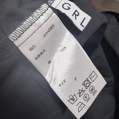 GRL フリル付きブラック長袖シャツの画像