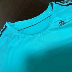 adidas トレーリングTシャツの画像