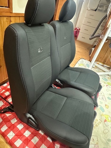 【新車外し】ダークプライムS 200系 ハイエースシート